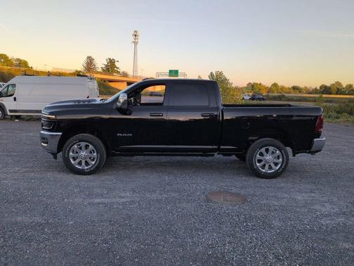 Diamond Black Crystal Pearlcoat 2026 RAM 2500 Laramie Crew Cab 4x4 6'4' Box