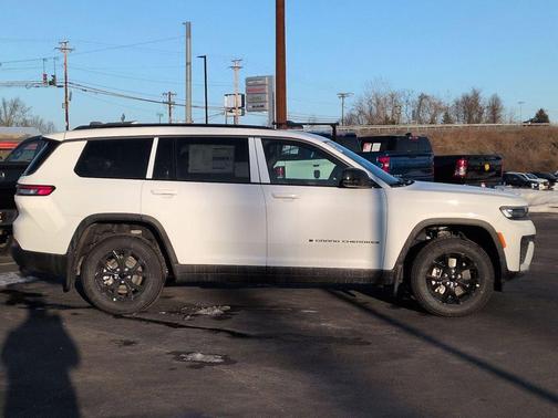 Bright White Clearcoat 2026 Jeep Grand Cherokee L Altitude
