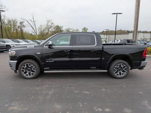 Diamond Black Crystal Pearlcoat 2026 RAM 1500 Laramie