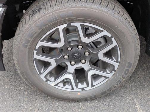 Diamond Black Crystal Pearlcoat 2026 RAM 1500 Laramie