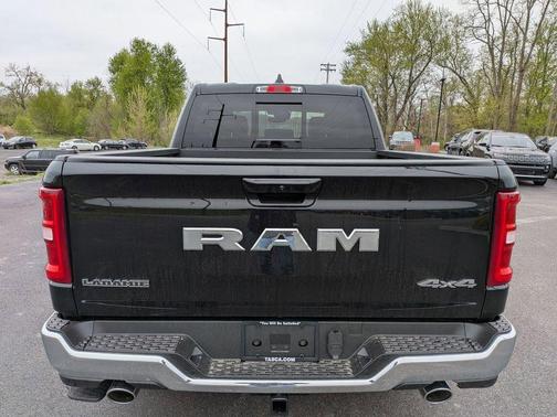 Diamond Black Crystal Pearlcoat 2026 RAM 1500 Laramie