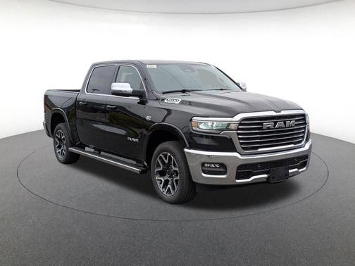 Diamond Black Crystal Pearlcoat 2026 RAM 1500 Laramie