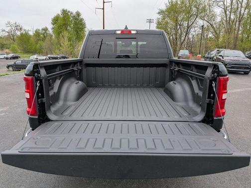 Diamond Black Crystal Pearlcoat 2026 RAM 1500 Laramie