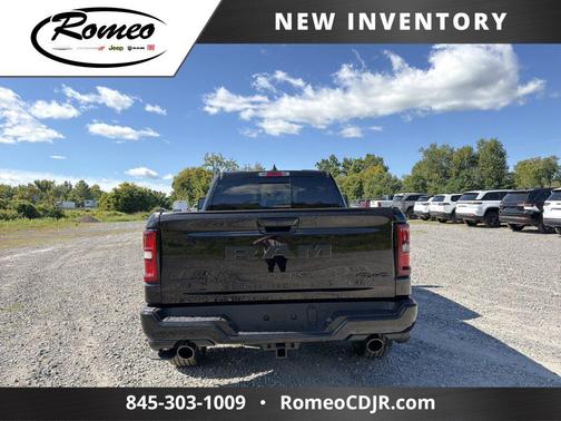 Diamond Black Crystal Pearlcoat 2027 RAM 1500 Big Horn/Lone Star