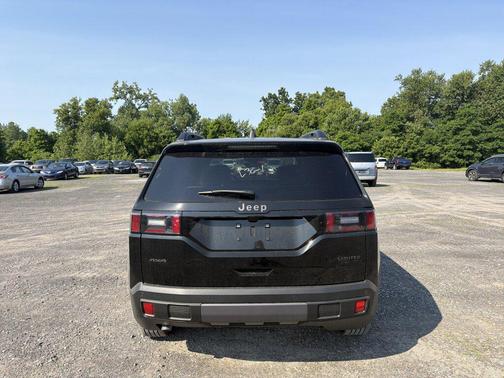 Diamond Black Crystal Pearlcoat 2026 Jeep Cherokee Limited