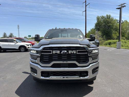 Diamond Black Crystal Pearlcoat 2026 RAM 3500 Tradesman Crew Cab 4x2 8' Box