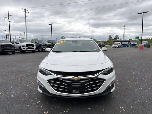 Summit White 2024 Chevrolet Malibu FWD 1LT