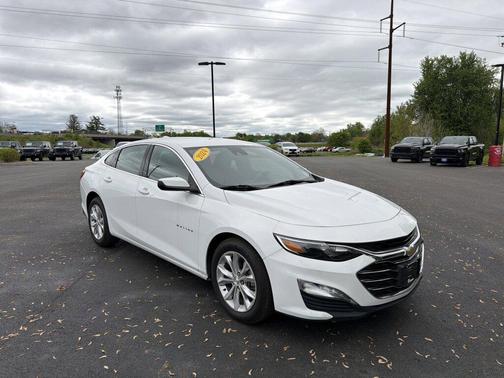 Summit White 2024 Chevrolet Malibu FWD 1LT