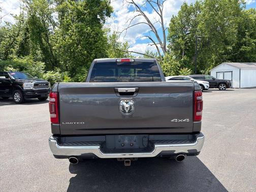 Granite Crystal Metallic Clearcoat 2019 RAM 1500 Limited