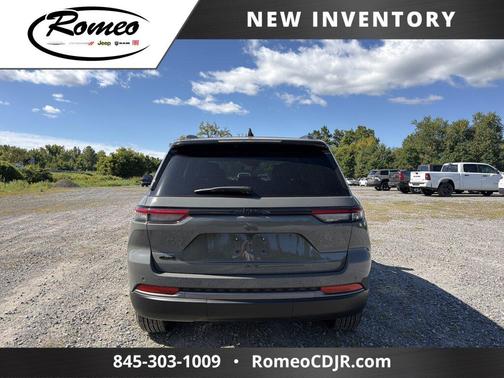 Sting-Gray Clearcoat 2027 Jeep Grand Cherokee Altitude