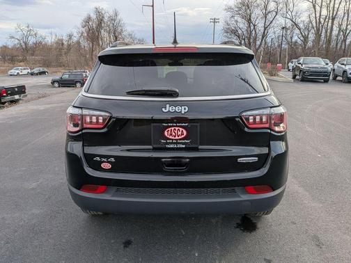 Diamond Black Crystal Pearlcoat 2021 Jeep Compass Latitude
