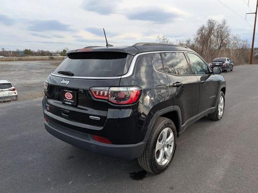 Diamond Black Crystal Pearlcoat 2021 Jeep Compass Latitude