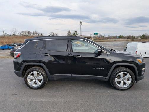 Diamond Black Crystal Pearlcoat 2021 Jeep Compass Latitude