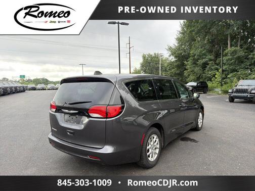 Granite Crystal Metallic Clearcoat 2023 Chrysler Voyager LX