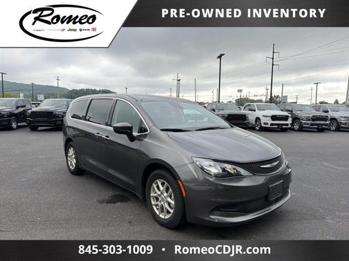 Granite Crystal Metallic Clearcoat 2023 Chrysler Voyager LX