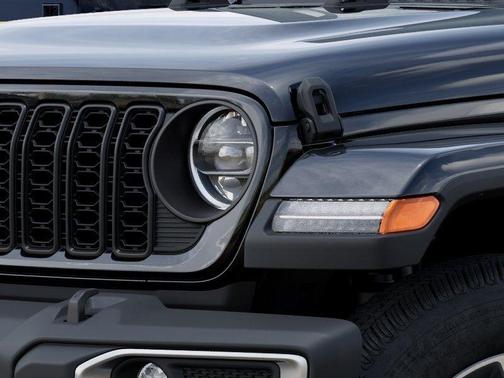 Black Clearcoat 2026 Jeep Gladiator Sahara 4x4