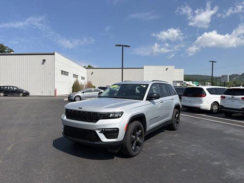 Silver Zynith 2023 Jeep Grand Cherokee Limited