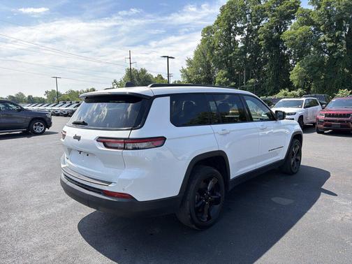 Bright White Clearcoat 2023 Jeep Grand Cherokee L Altitude