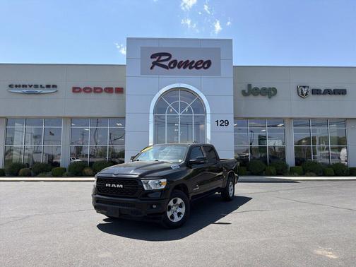 Diamond Black Crystal Pearlcoat 2023 RAM 1500 Big Horn/Lone Star