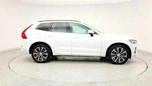 2022 Volvo XC60 B5 Momentum