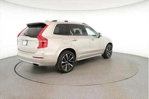 2018 Volvo XC90 Hybrid T8 Momentum