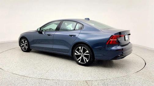 2024 Volvo S60 B5 Core Dark Theme