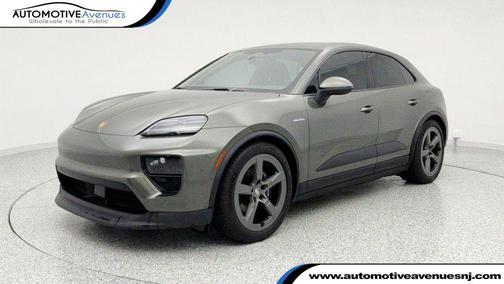2025 Porsche Macan Electric with Premium Package, 21'' Wheels & Passenger Display