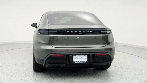 2025 Porsche Macan Electric with Premium Package, 21'' Wheels & Passenger Display