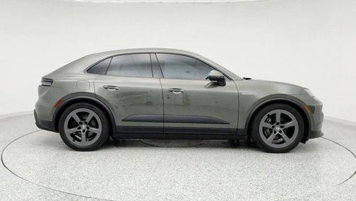 2025 Porsche Macan Electric with Premium Package, 21'' Wheels & Passenger Display