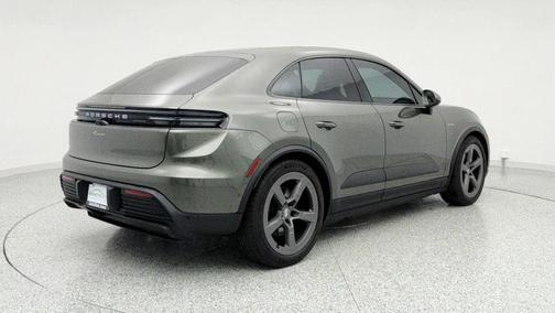 2025 Porsche Macan Electric with Premium Package, 21'' Wheels & Passenger Display