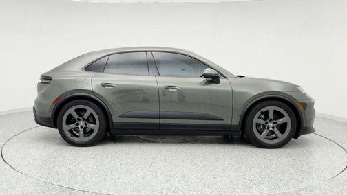 2025 Porsche Macan Electric with Premium Package, 21'' Wheels & Passenger Display