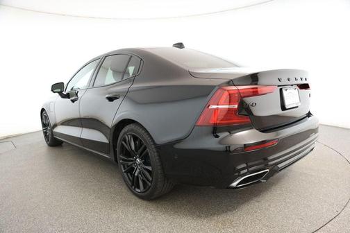 2022 Volvo S60 Recharge Plug-In Hybrid T8 R-Design