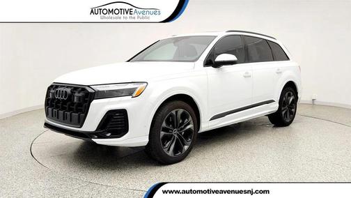 Glacier White Metallic 2025 Audi Q7 55 Prestige