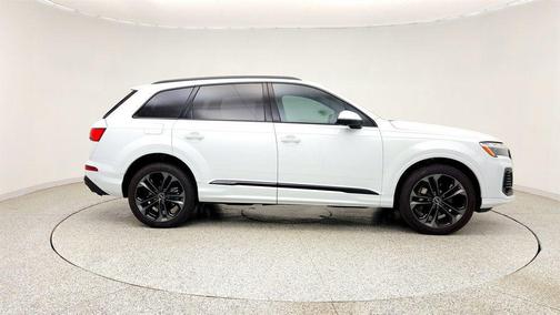 Glacier White Metallic 2025 Audi Q7 55 Prestige