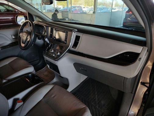 2019 Toyota Sienna XLE Premium