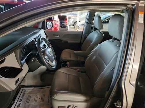 2019 Toyota Sienna XLE Premium