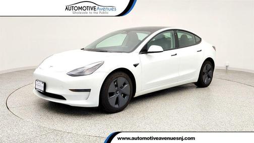 Pearl White Multi-Coat 2023 Tesla Model 3 Standard Range