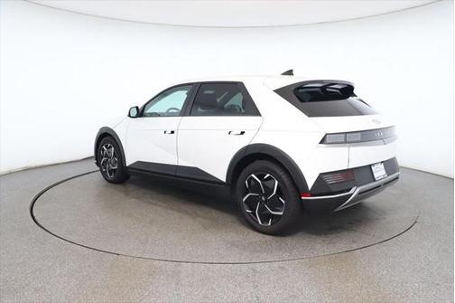 2024 Hyundai IONIQ 5 SE