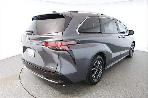 2025 Toyota Sienna Platinum 7 Passenger
