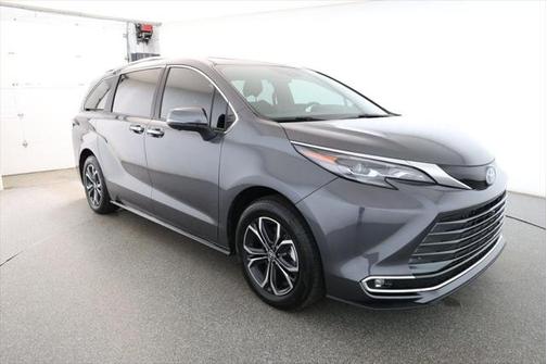 2025 Toyota Sienna Platinum 7 Passenger