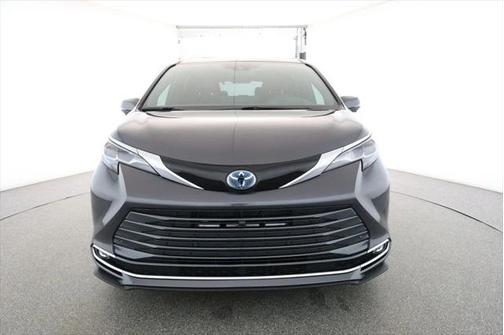 2025 Toyota Sienna Platinum 7 Passenger
