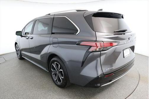 2025 Toyota Sienna Platinum 7 Passenger