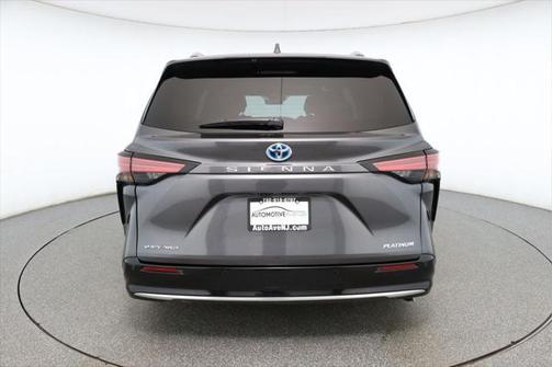 2025 Toyota Sienna Platinum 7 Passenger
