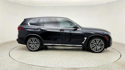 Black Sapphire Metallic 2025 BMW X5 xDrive40i