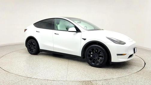 2023 Tesla Model Y Long Range AWD with 20'' Induction Wheels + B&W Premium Interior