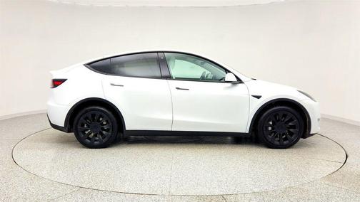 2023 Tesla Model Y Long Range AWD with 20'' Induction Wheels + B&W Premium Interior