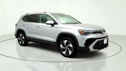 Pyrite Silver Metallic 2025 Volkswagen Taos 1.5T SE