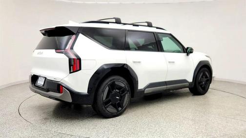 Snow White Pearl 2025 Kia EV9 GT-Line