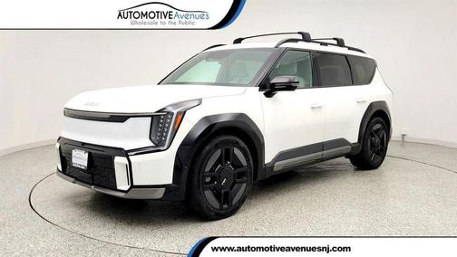 Snow White Pearl 2025 Kia EV9 GT-Line