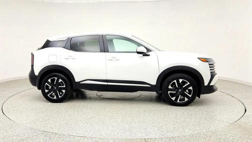 Aspen White Tricoat 2025 Nissan Kicks SV